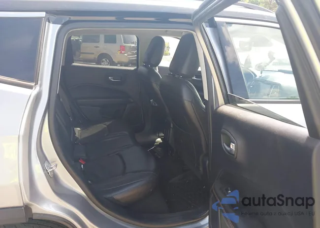 3C4NJDCB7JT210770: 42076189