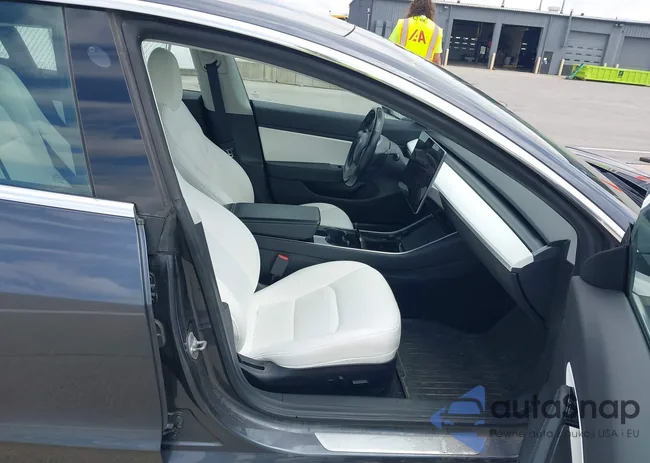 5YJ3E1EB9KF230493: 42084204