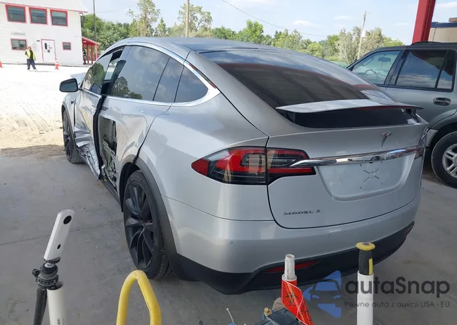 5YJXCBE22JF101376: 42083376