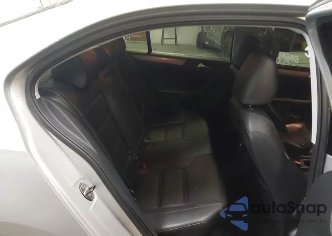 3VW3L7AJ6EM379401: 42086326