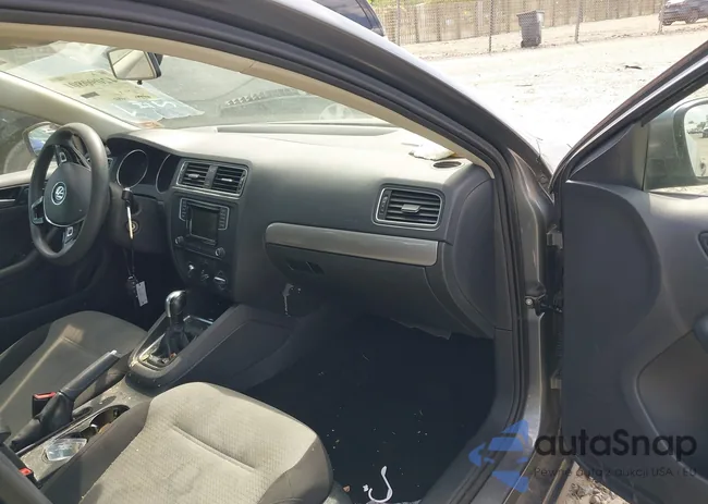 3VW2B7AJ7HM264289: 42090801