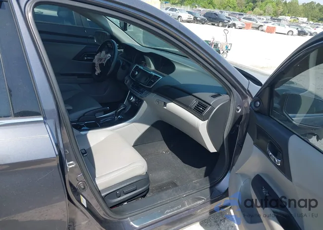 1HGCR3F88DA007958: 42090997