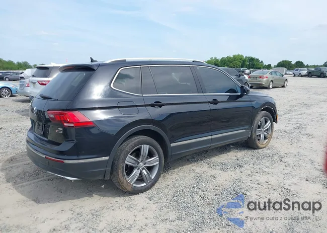 3VV4B7AX3JM104644: 42092742