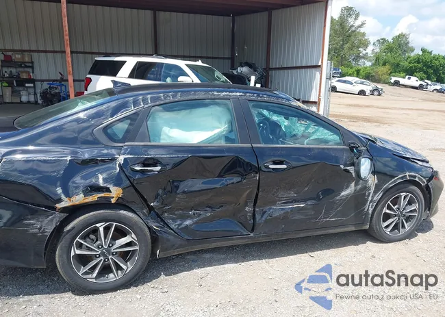 3KPF24AD4RE713615: 42093724