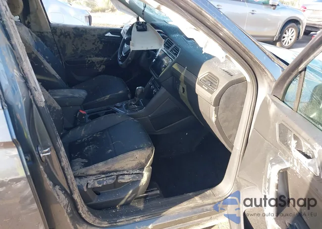 3VV2B7AX0LM076182: 42094235