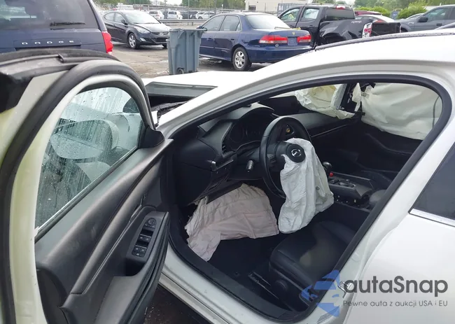 JM1BPAKM9P1604211: 42093424