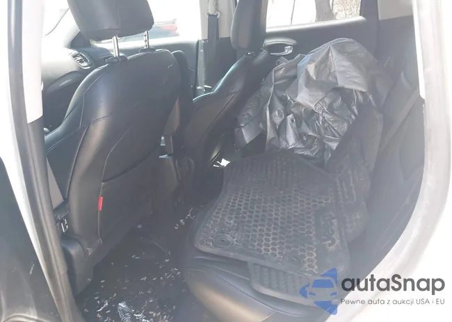 3C4NJDDB4KT780239: 42095643