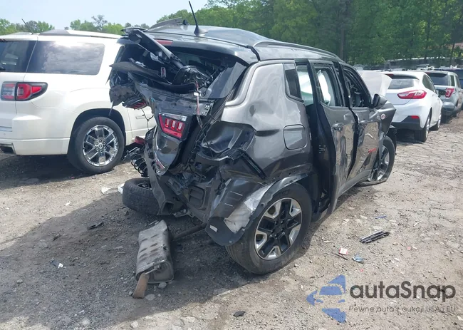 3C4NJDDB9JT441930: 42095948