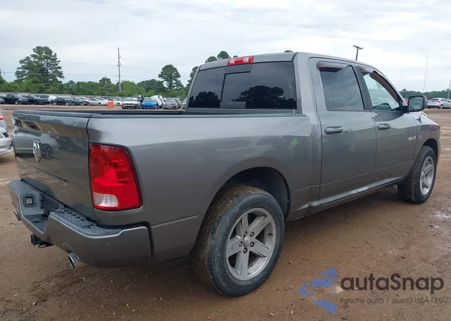 1D3HB13T19S738309: 42097076