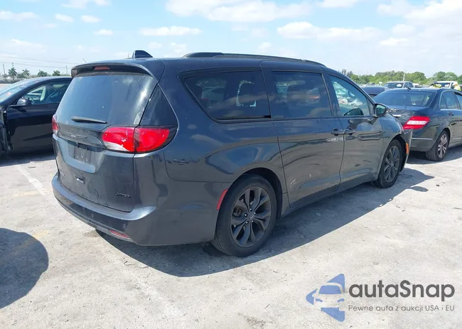 2C4RC1GG8KR657371: 42097308