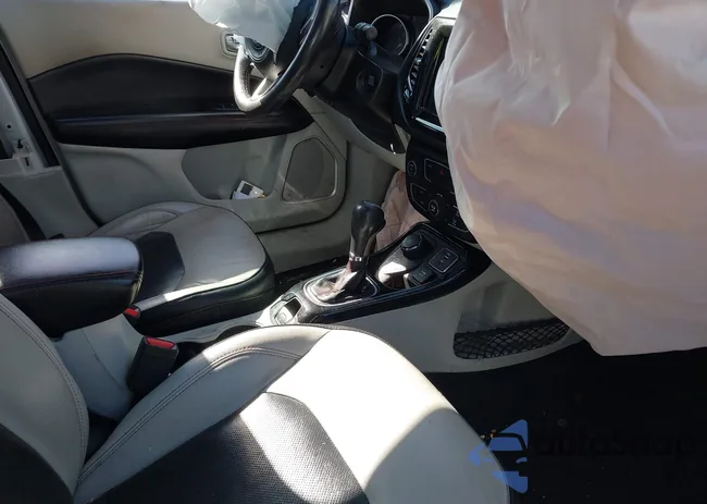 3C4NJDCB6KT740505: 42098770