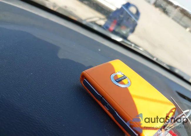 YV4L12UX9P2060819: 42101069