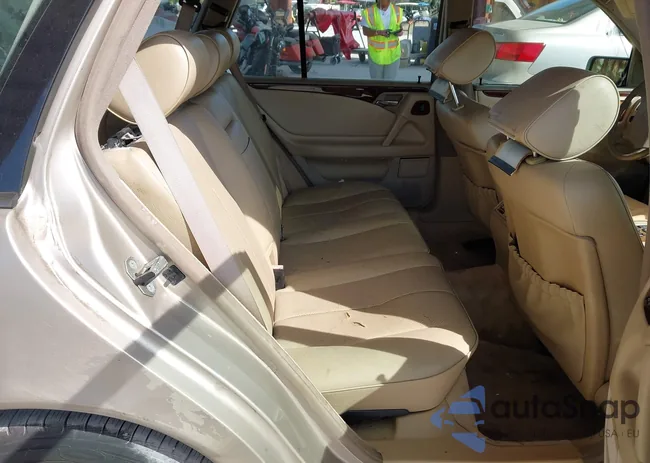 WDBJH65F3XA845635: 42102122