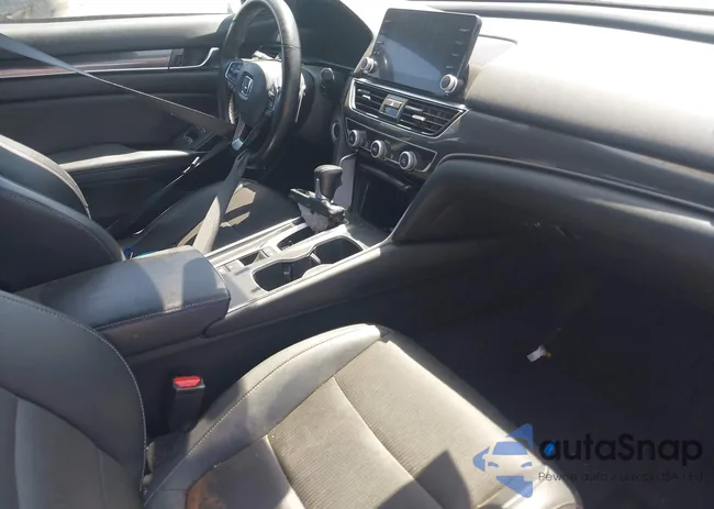 1HGCV1F30JA211329: 42103111