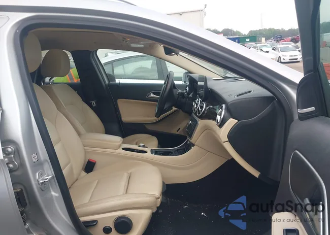 WDCTG4EB5HJ283313: 42105747