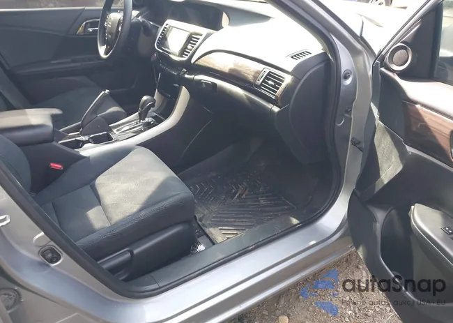 1HGCR2F72GA195897: 42105752