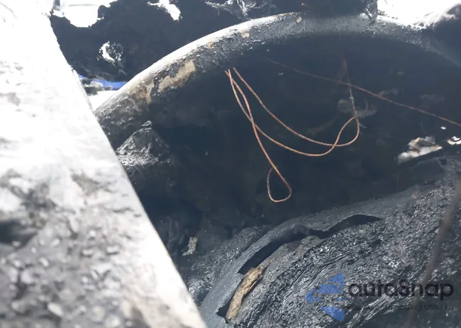 WP0AD2A75EL044131: 42105310