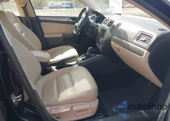 3VWDB7AJ3HM310645: 42107132