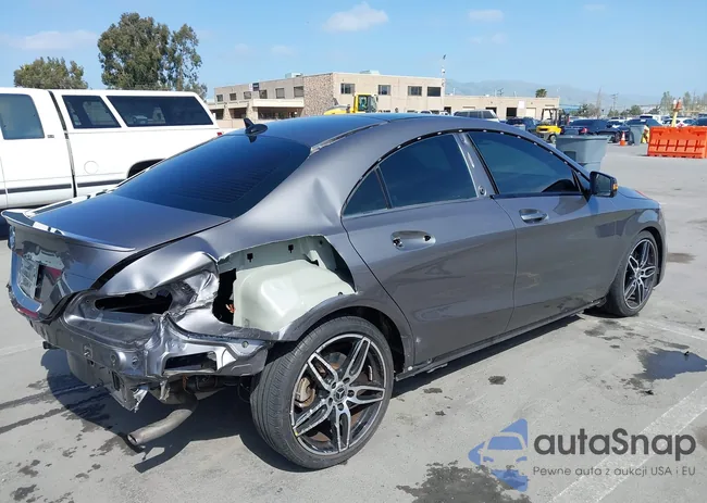 WDDSJ4EB5JN649987: 42106483