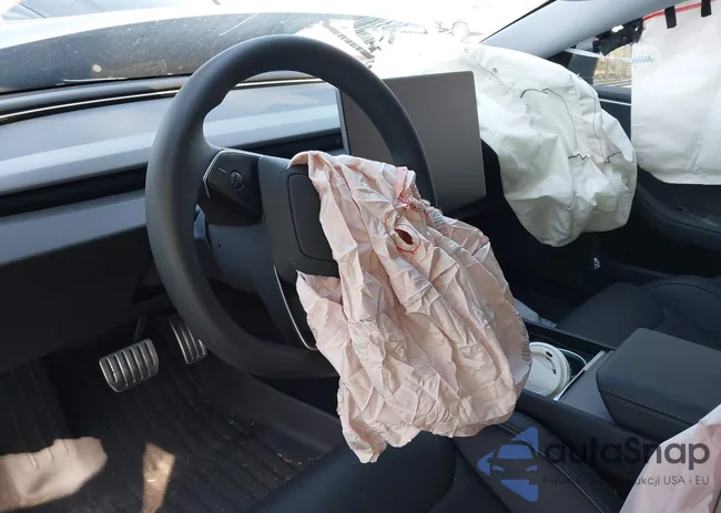 5YJ3E1ET0RF880929: 42108257