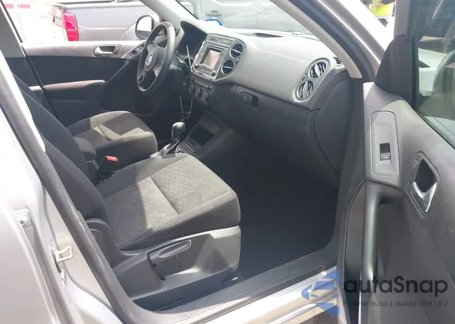 WVGAV7AX2HK043695: 42108469