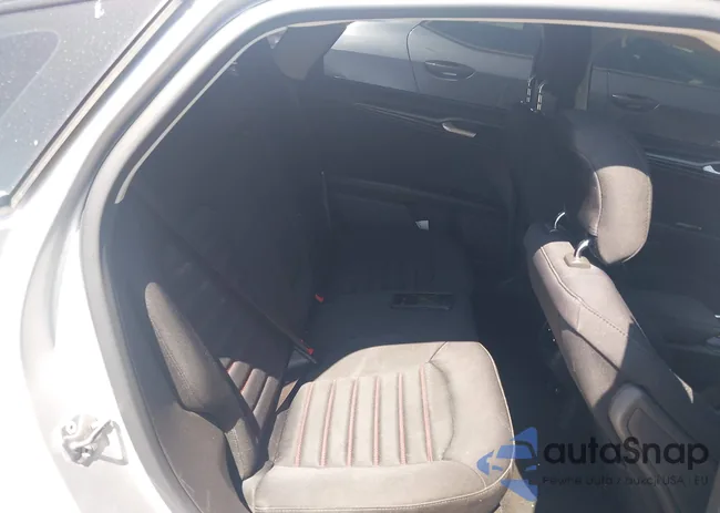 3FA6P0HR5DR204930: 42109703