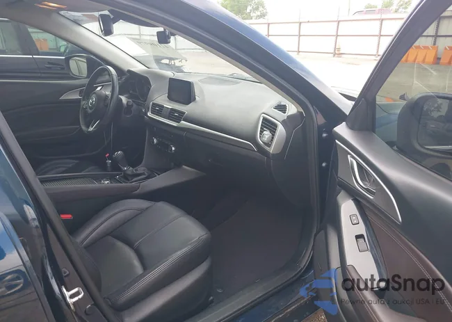 3MZBN1V39JM197832: 42109979