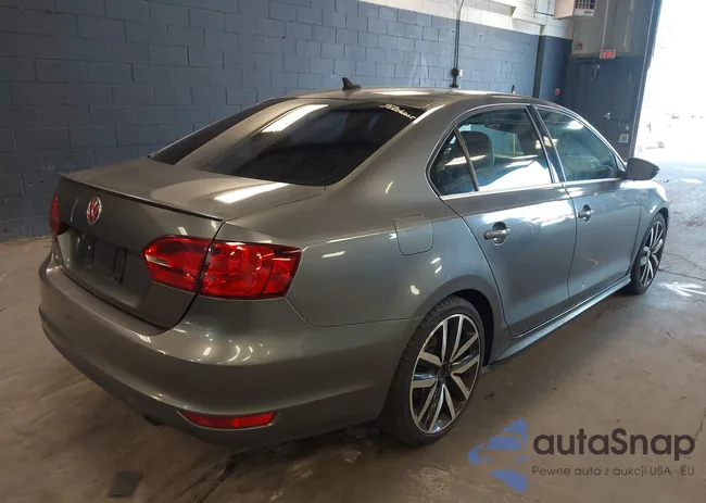 3VW5A7AJ9CM403220: 42110111