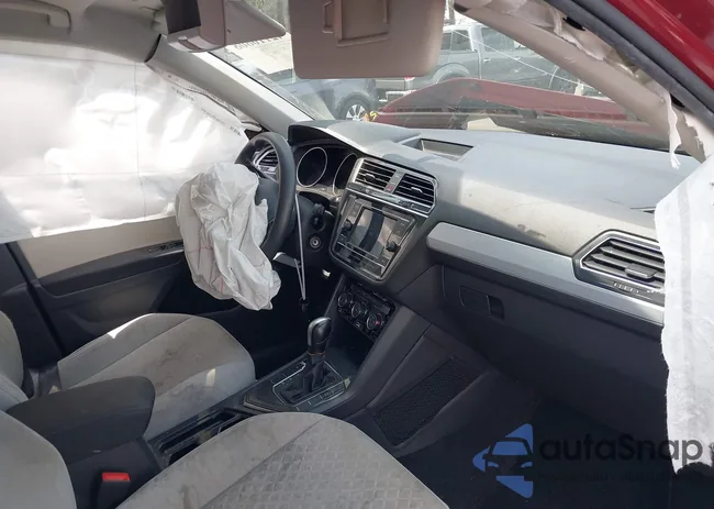 3VV1B7AX3JM128705: 42110808