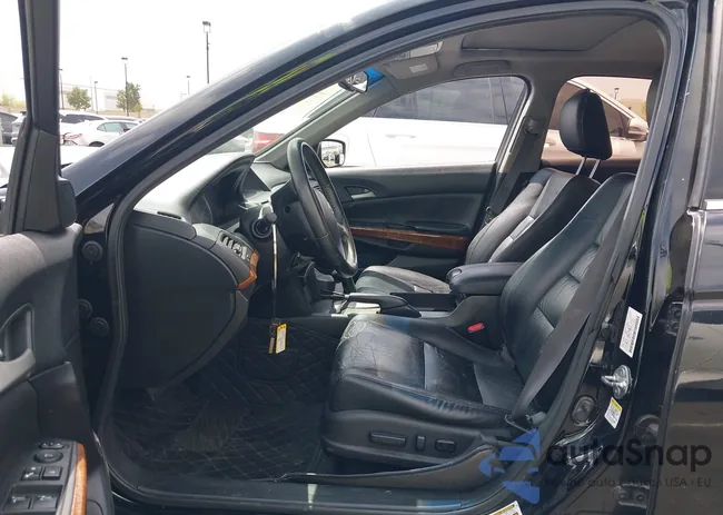 1HGCP2F80CA062516: 42111000