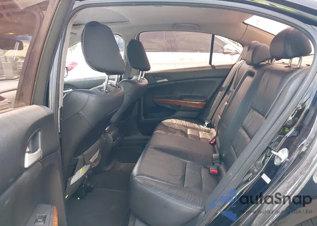 1HGCP2F80CA062516: 42111000