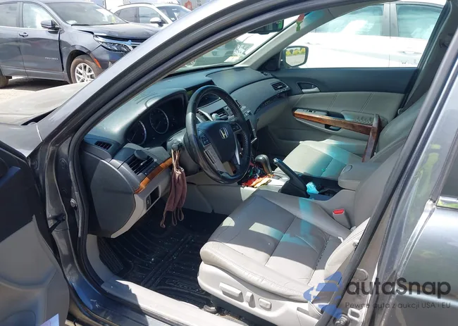 1HGCP3F84BA004381: 42112114