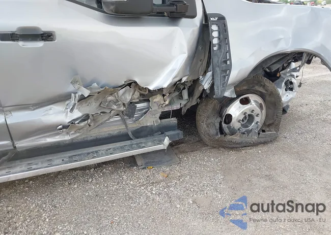 1FT8W3DN5PEE00688: 42117108