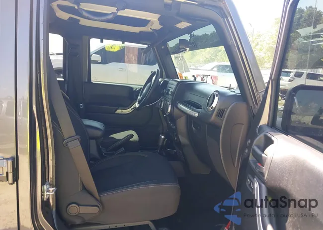 1C4BJWEG2HL678001: 42117155