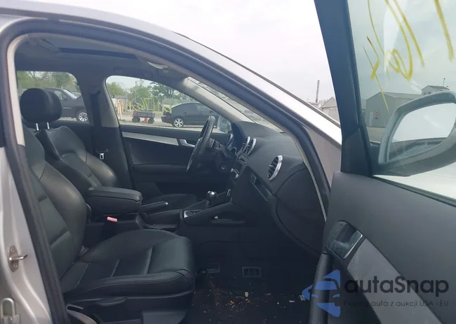 WAUKJAFM0BA010236: 42117624