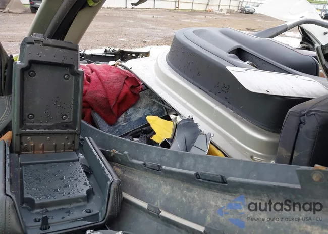 1GNKRLKD7DJ211526: 42119405