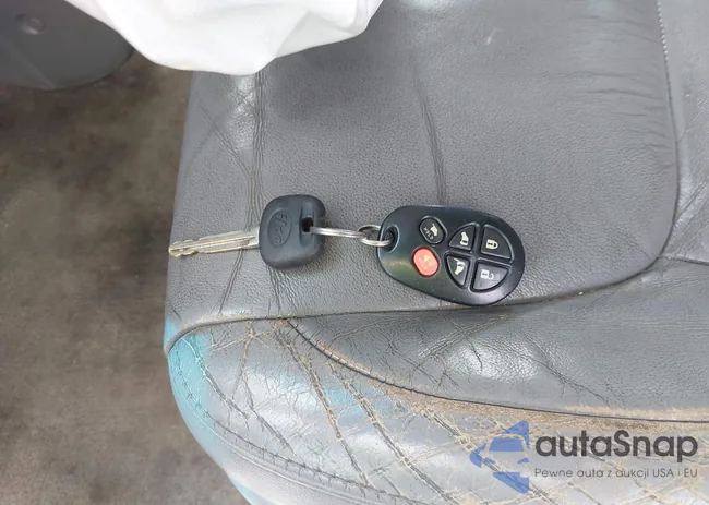 5TDBK22C38S016742: 42121902