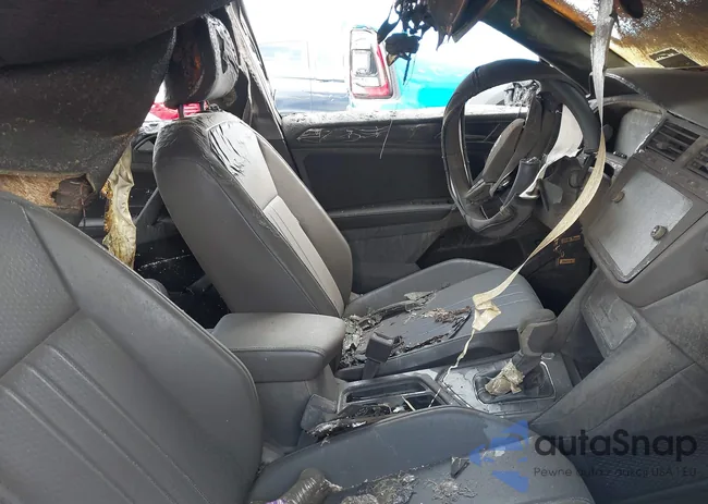 3VV3B7AX5RM067524: 42121404