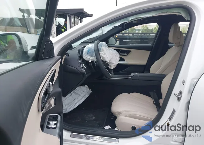 W1KLF4HB8RA051431: 42121553