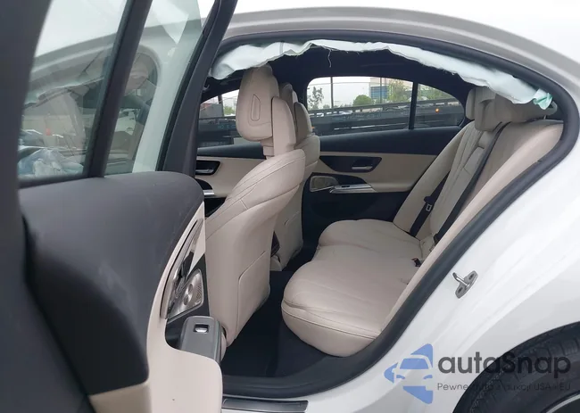 W1KLF4HB8RA051431: 42121553