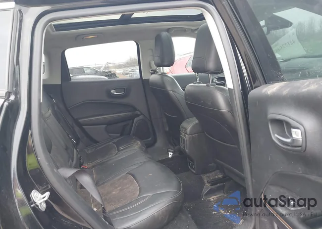 3C4NJDBB3JT246070: 42122546