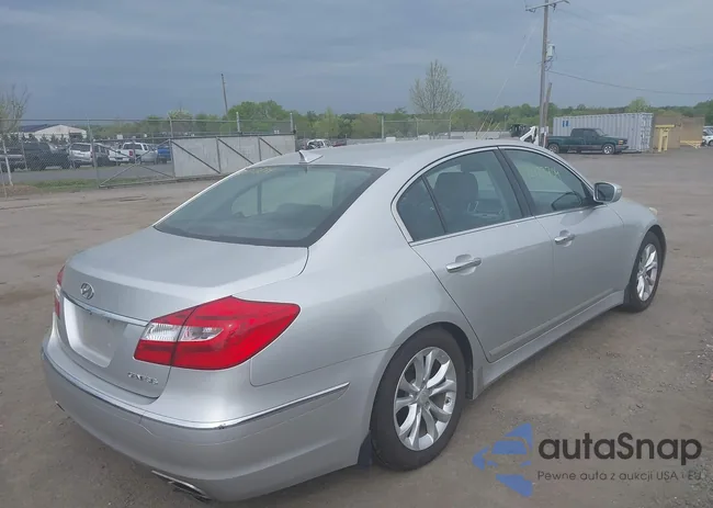 KMHGC4DD2DU245953: 42122704