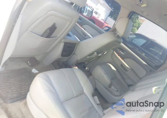 1GNFC13068R121035: 42123735