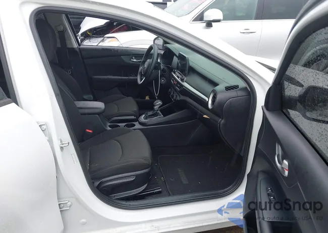 3KPF24AD8ME276839: 42123748