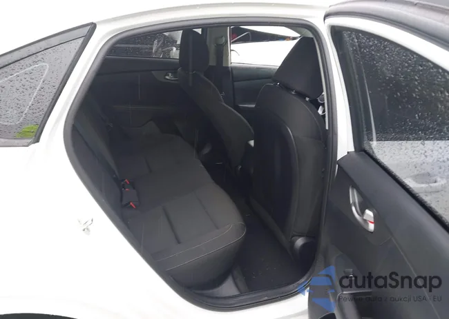 3KPF24AD8ME276839: 42123748