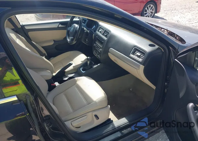 3VWD17AJ6EM285061: 42123807