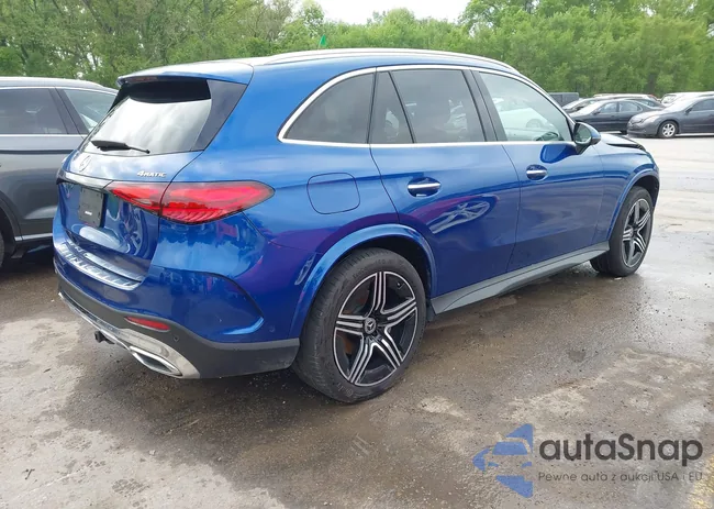 W1NKM4HB7PF049335: 42124004