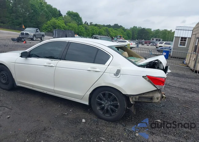 1HGCP26389A069484: 42123226