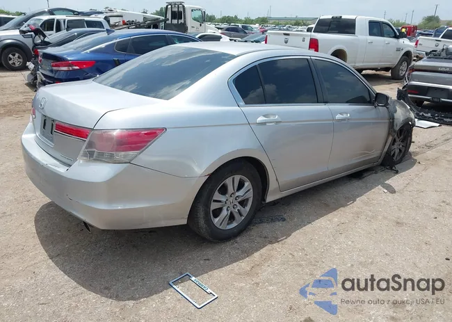 1HGCP2F63BA008317: 42123527