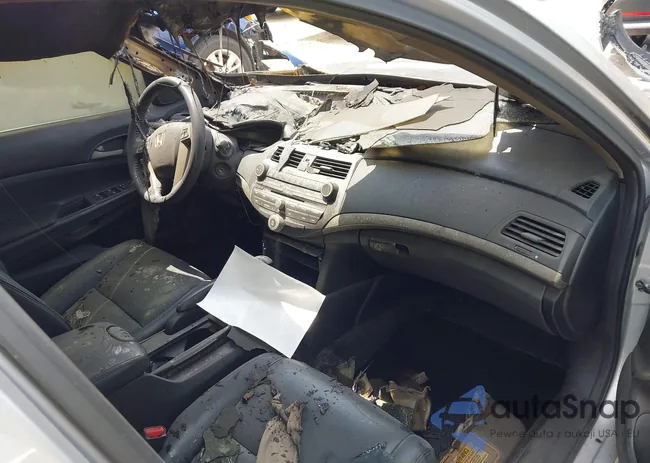 1HGCP2F63BA008317: 42123527